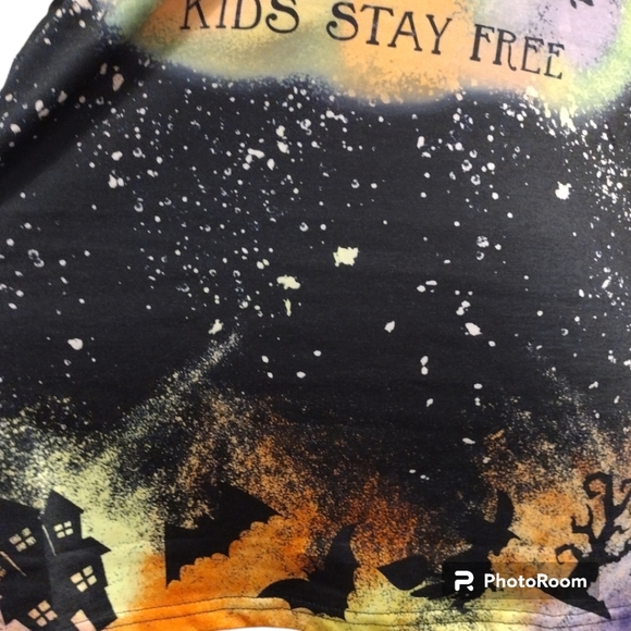 Reverse tie-dye O-neck Sanderson Sisters tee - Picture 4 of 6